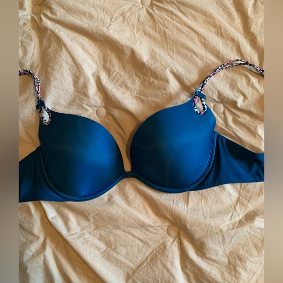 3 Victoria’s Secret bras 34D - Picture 8 of 9